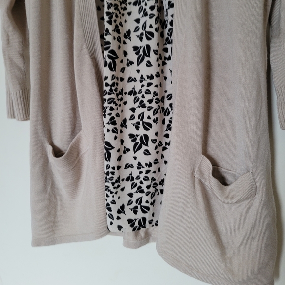 Tan cardi - Picture 3 of 6